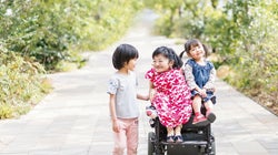 車椅子に乗る、超小型ママの子育て。私が『ママは身長100cm』を書いた理由