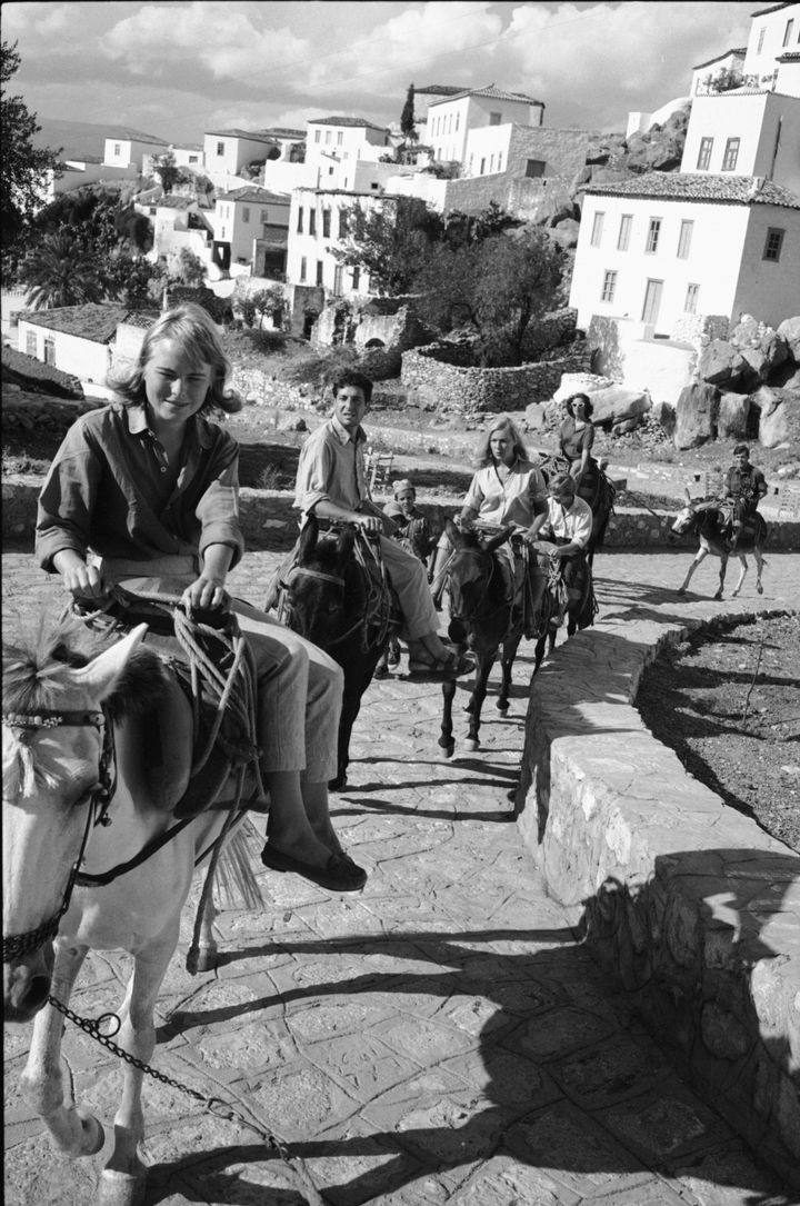 Μπροστά η Μαριάν Ιλέν και πίσω ο Λέοναρντ Κοέν, Ύδρα, 1960. 