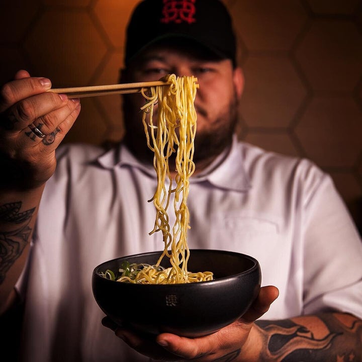 O chef Thiago Bañares, do Tan Tan Noodle Bar.