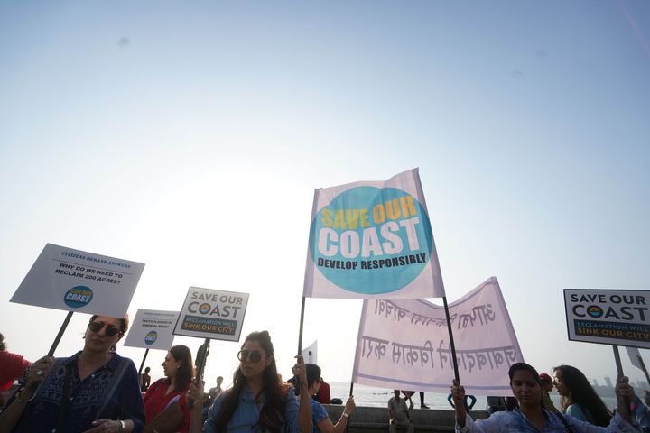 Citizens of Mumbai form a human chain demanding better environmental laws. 