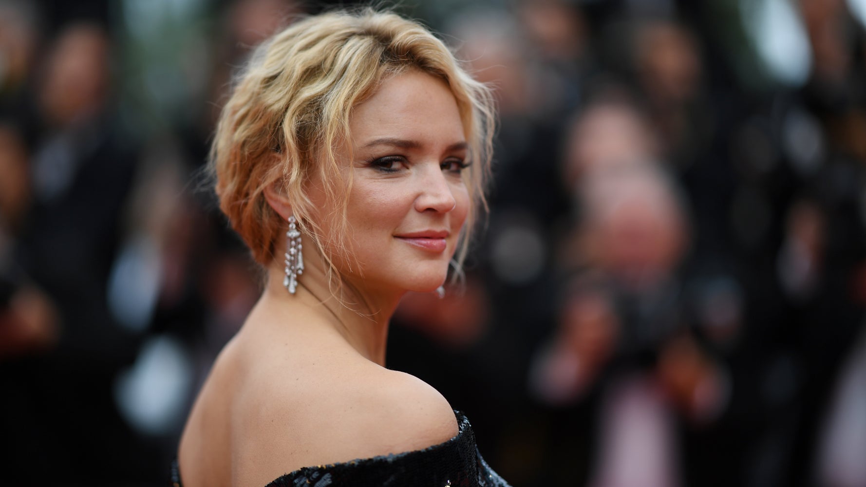 A Cannes Virginie Efira Au Sommet De L Elegance Sur Le Tapis Rouge Le Huffington Post Life