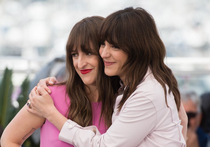 Anne-Élisabeth Bossé (à gauche) tient le rôle principal dans le film La femme de mon frère, réalisé par Monia Chokri (à droite).