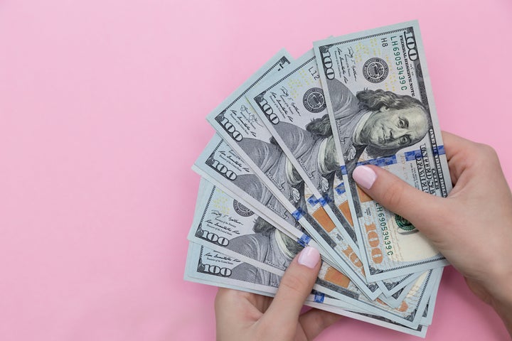 How Much Should You Spend On A Wedding Gift 6 Things To Consider