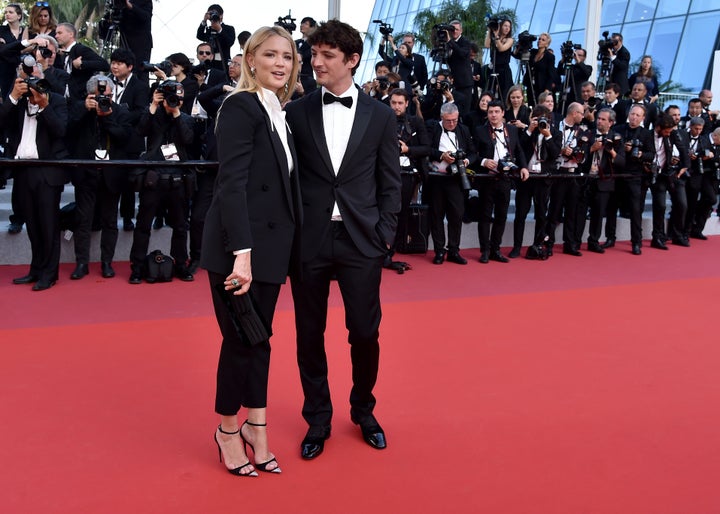 Cloture De Cannes 2019 Virginie Efira Et Niels Schneider Ont Conquis Le Tapis Rouge Le Huffington Post Life