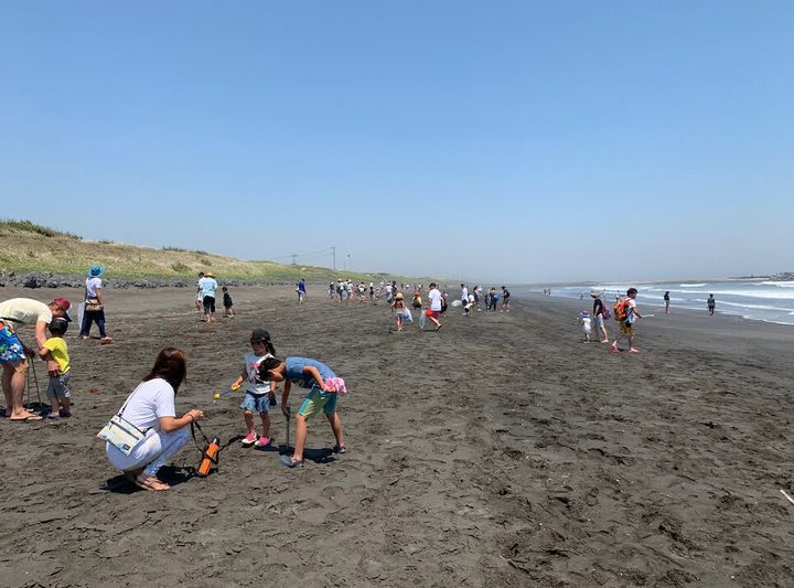 千葉一宮町で行われたビーチクリーン 子供もたくさん参加していた。