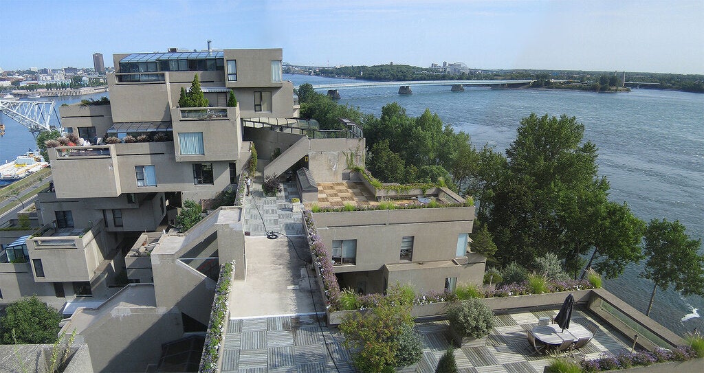 (Photo by ripirie / Brian Pirie from Ottawa, Canada, License: CC BY 2.0, 圖片來源https://commons.wikimedia.org/wiki/File:Habitat_67_(Montreal).jpg)