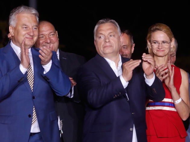 Viktor Orban face à ses soutiens ce 26 mai à