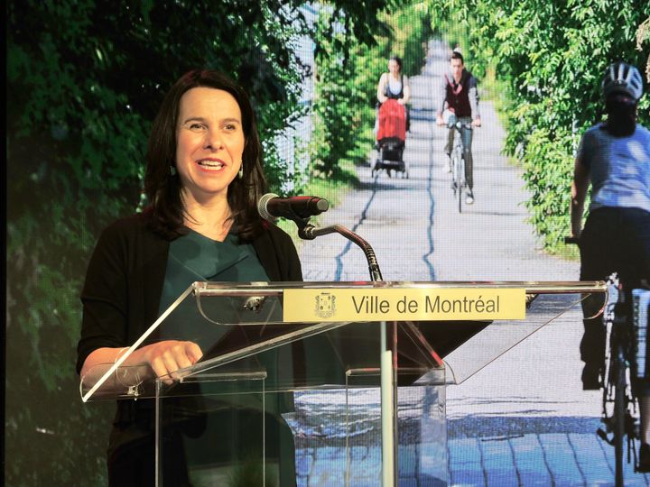 Valérie Plante, mairesse de Montréal, a présenté un Réseau express vélo prolongé, qui connectera les pointes est et ouest de l'île de Montréal.