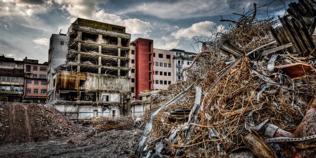 Le développement des procédés de déconstruction survient comme une suite logique à la raréfaction des ressources naturelles.