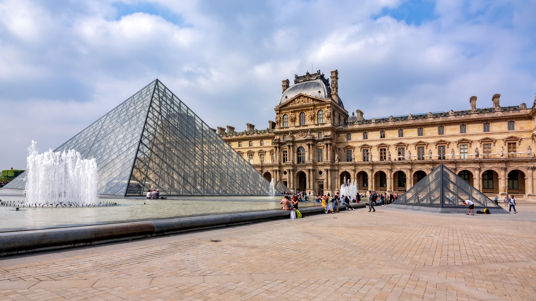 パリのルーヴル美術館が突然のストライキ 労働組合は 息が詰まっている と人手不足に言及 ハフポスト News パリのルーヴル美術館が突然のストライキ 労働組合は 息が詰まっている と人手不足に言及 ハフポスト News