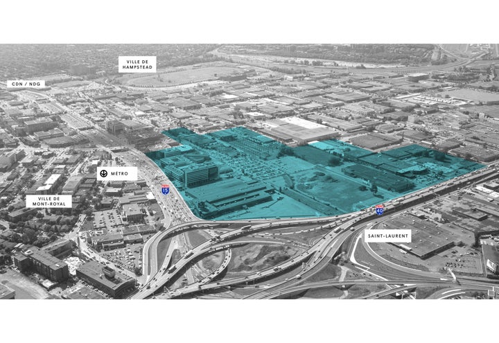 Le site prévu pour le projet Royalmount, à l'angle des autroutes 15 et 40.