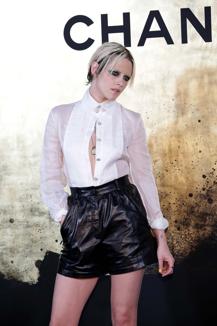 The look is a definite departure from what Stewart has worn in the past.