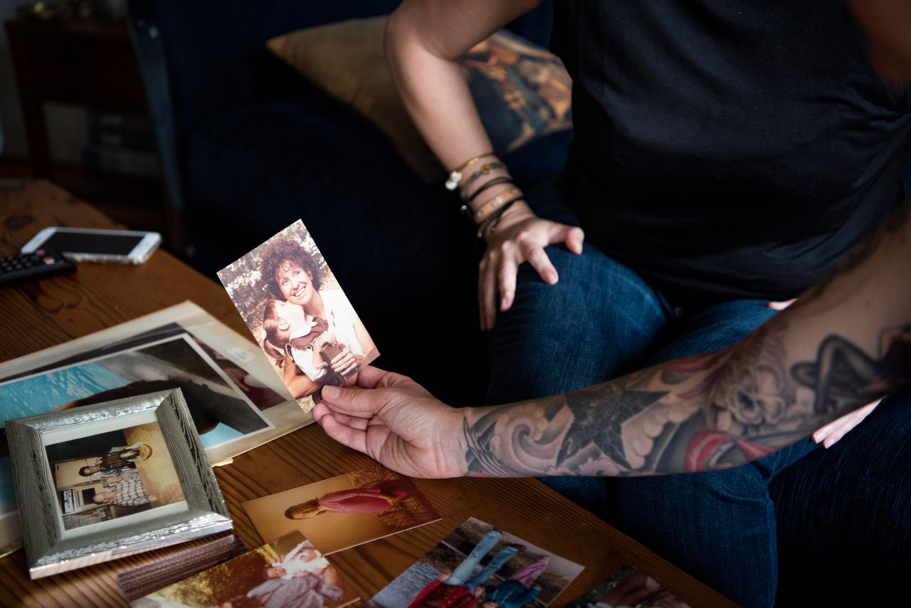 Ali Cole, right, looks at a childhood photo of Jess McIntosh and her mother, Nana McIntosh.