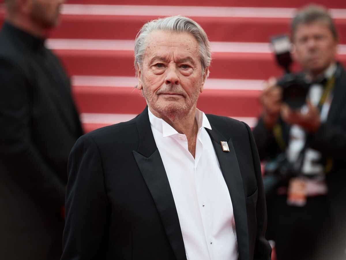 Alain Delon a évoqué la carrière de ses deux fils Anthony et Alain-Fabien Delon, dans une interview accordée à L'Illustré le 26 mai. L'acteur de 83 ans maintient qu'ils "ne croient pas au cinéma".
