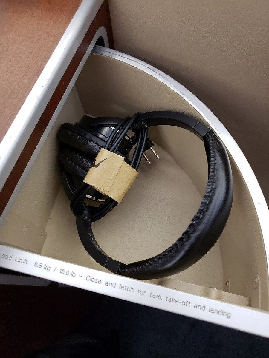 耳機已經放在抽屜裡