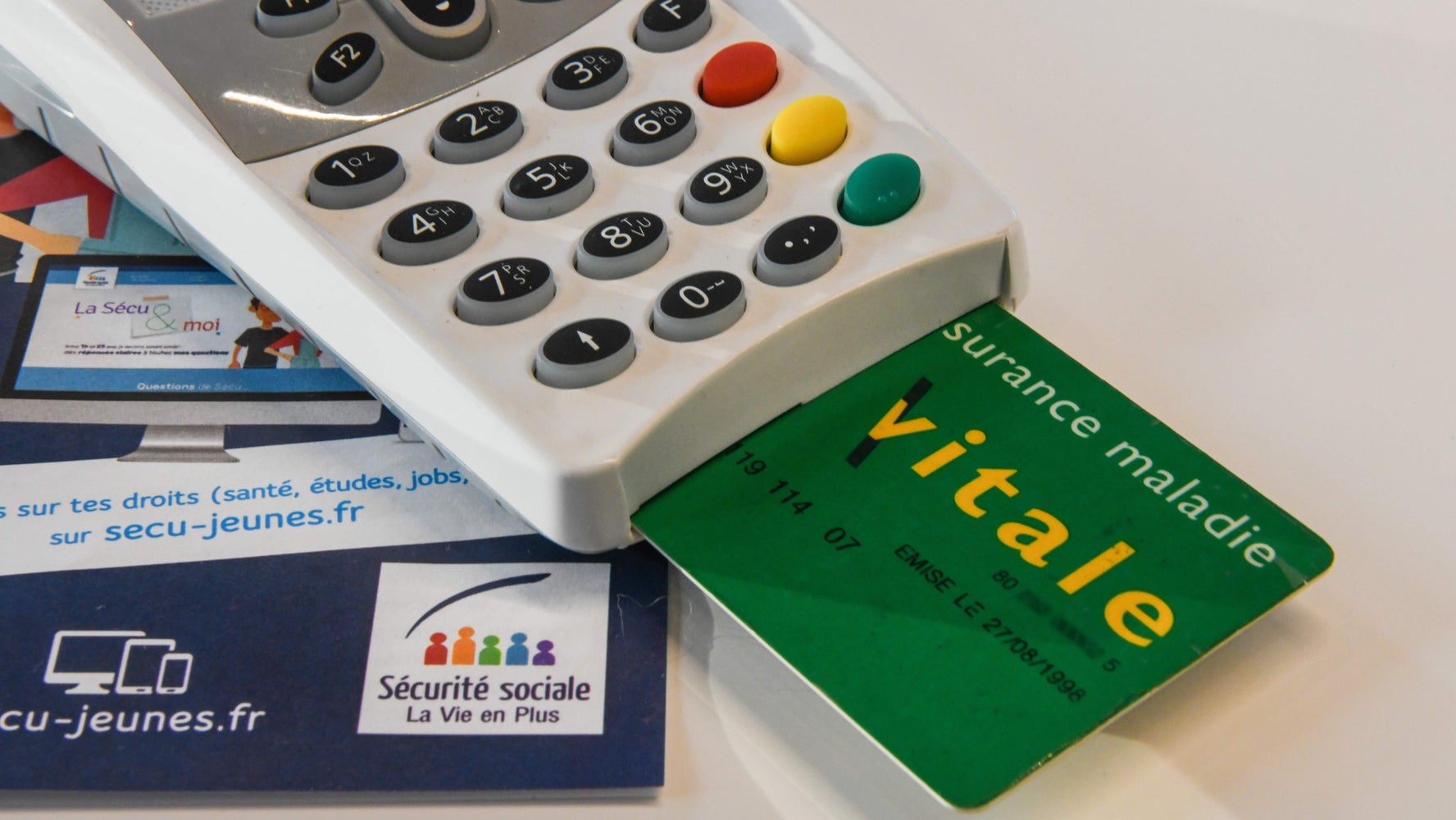 La Carte Vitale Sur Smartphone Testee Dans Deux Departements