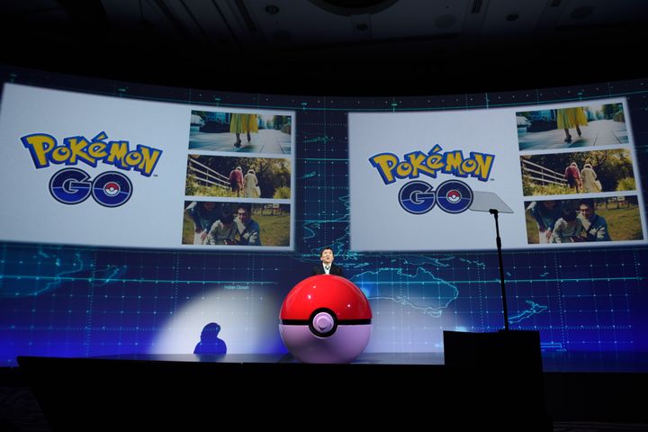 Ο Τσουνεκάζου Ισιχάρα, διευθύνων σύμβουλος της εταιρείας Pokemon, μιλά στη συνέντευξη Τύπου στο Τόκιο.