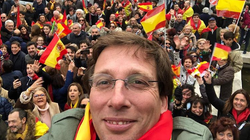 Martínez-Almeida, resumido en 25 fotos de su