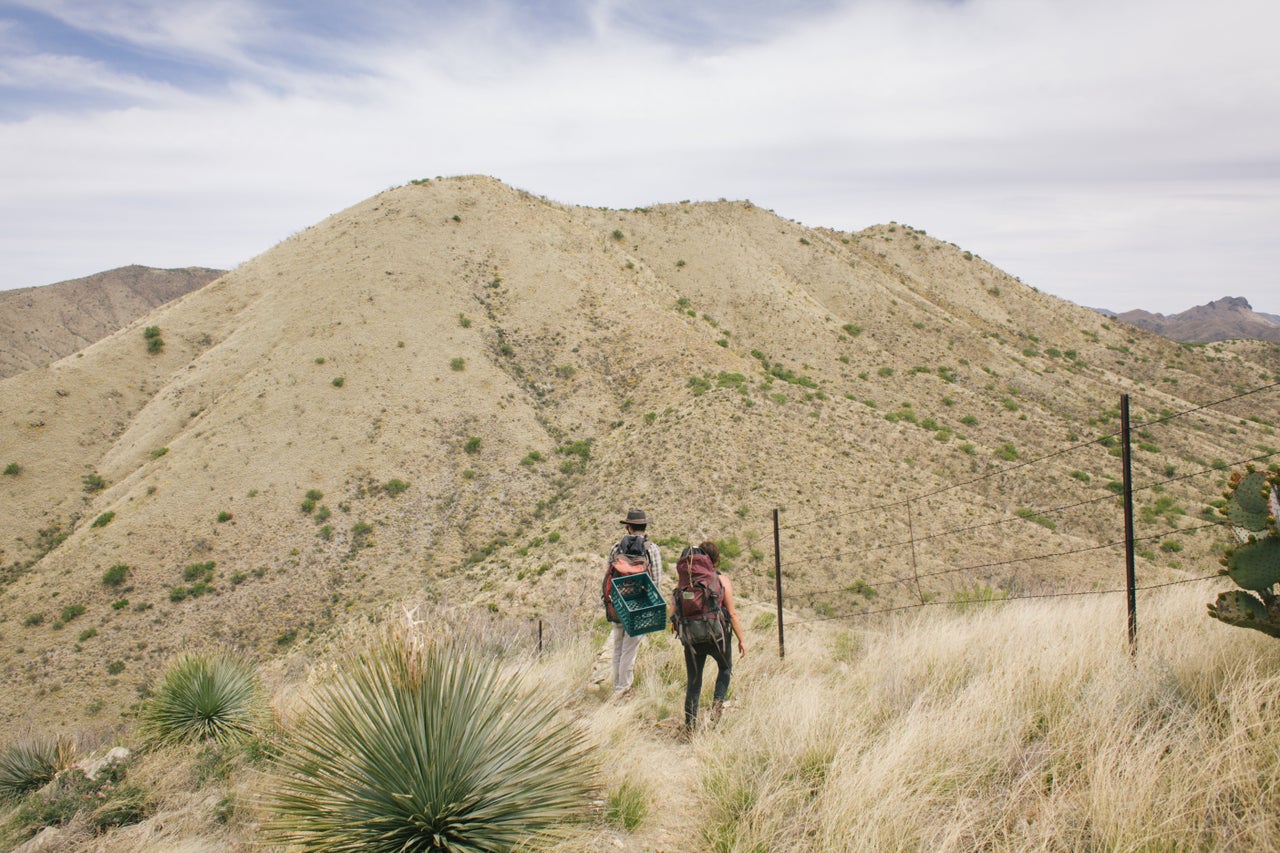 No Más Muertes volunteers Jeff Reinhardt and Esteli Kitchen on a water run in the Altar Valley in Southern Arizona.