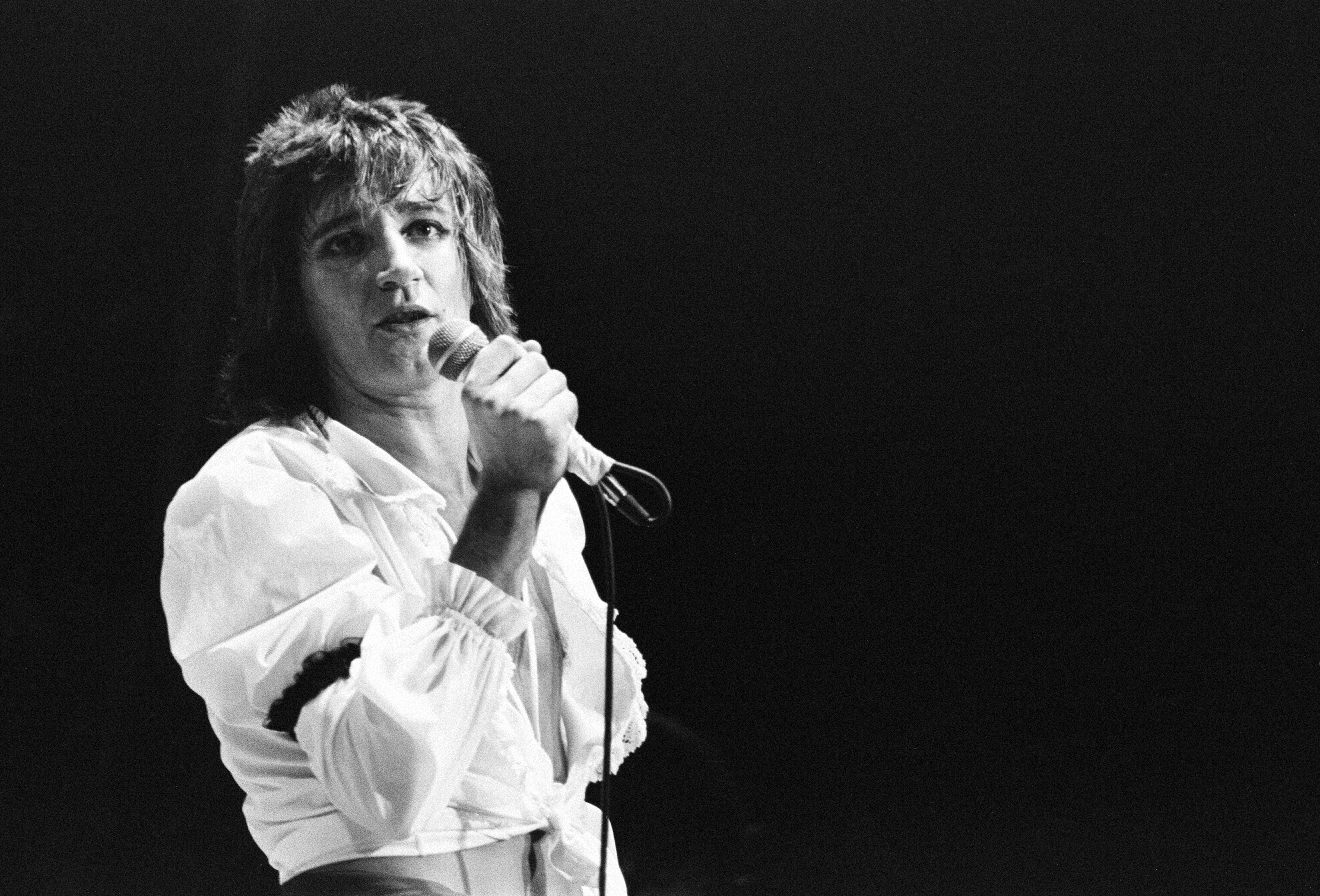 Rod Stewart European Tour 1976, Forest National Arena, aka Vorst Nationaal, Brussels, Belgium, Thursday 11th November 1976, Our picture shows , Rod Stewart performing on stage. (Photo by Sunday People/Mirrorpix/Getty Images)
