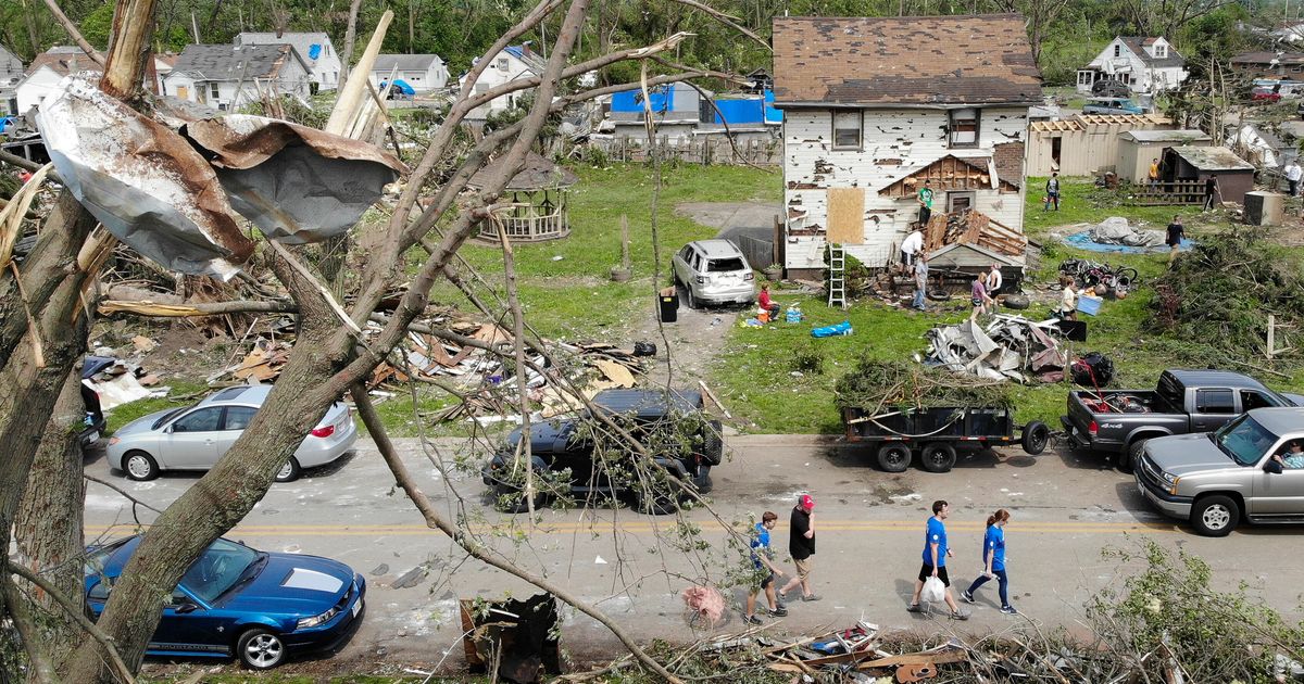 Америка последние. Торнадо стихийное бедствие. Торнадо в США. Стихийное бедствие разрушило дом. Разрушительные Торнадо в США.