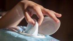 Vers une loi pour réduire la pollution des lingettes