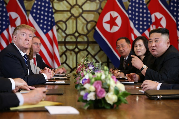 Donald Trump y Kim Jong-un, durante su encuentro en Hanoi.