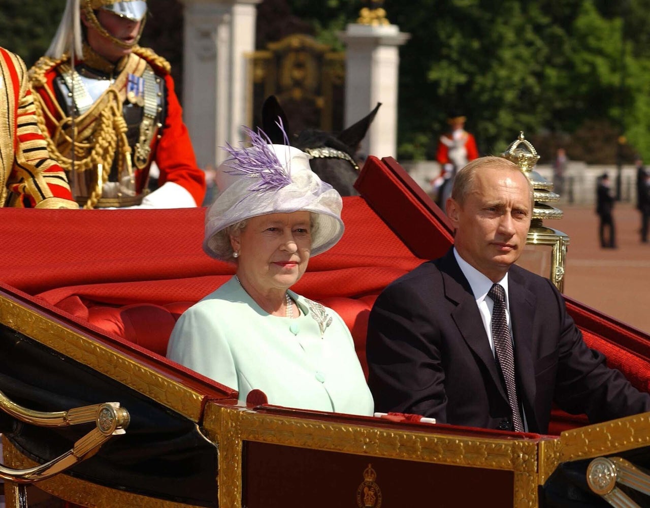 <strong>The Queen with Russian leader Vladimir Putin in 2003 </strong>