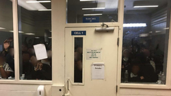 La “dangereuse surpopulation” d’un centre pour migrants au Texas dénoncée dans un