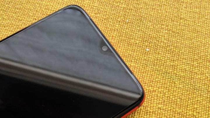 Keeping to the design of the OnePlus 6T, the OnePlus 7 is very ergonomic, but also a little boring. It doesn't look outdated yet, but it lacks the wow factor of other phones launching now.