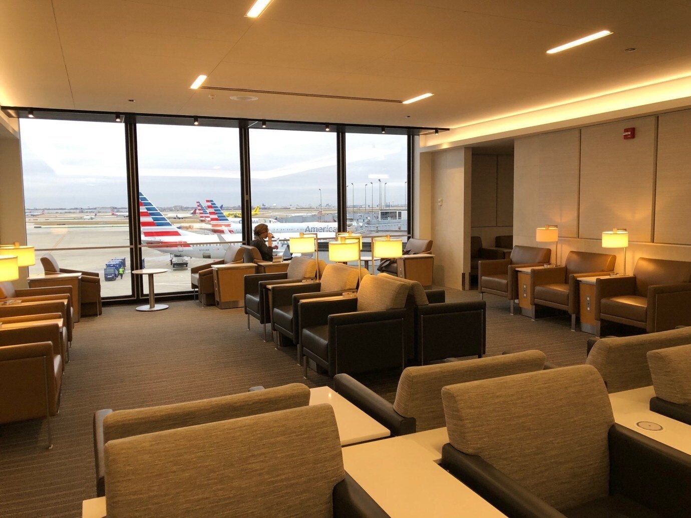 我們的班機是下午四點,下午時段使用 Flagship Lounge 的人不多,感覺空間寬敞很清爽也安靜