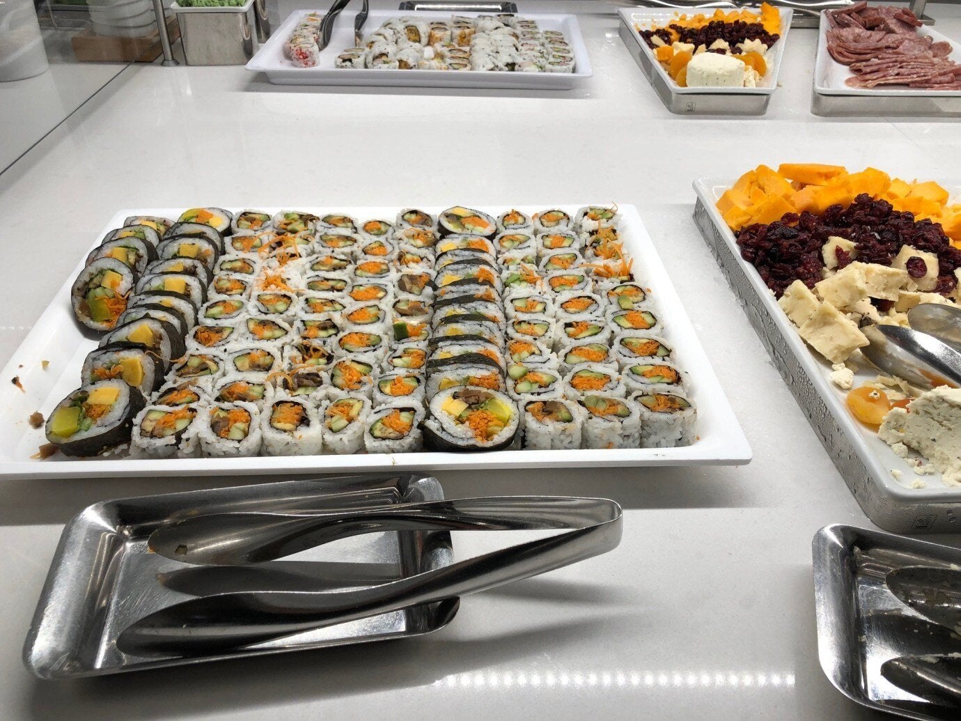 冷食區有壽司、起士、火腿等等