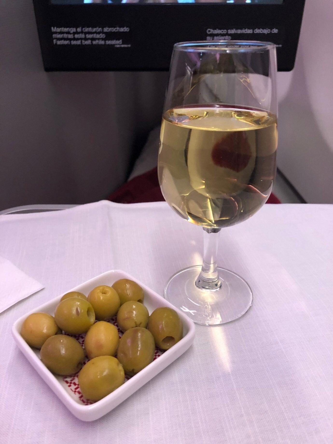 果然是地中海國家,餐前先來盤綠橄欖。搭配餐前酒,吃起來口感清脆好吃
