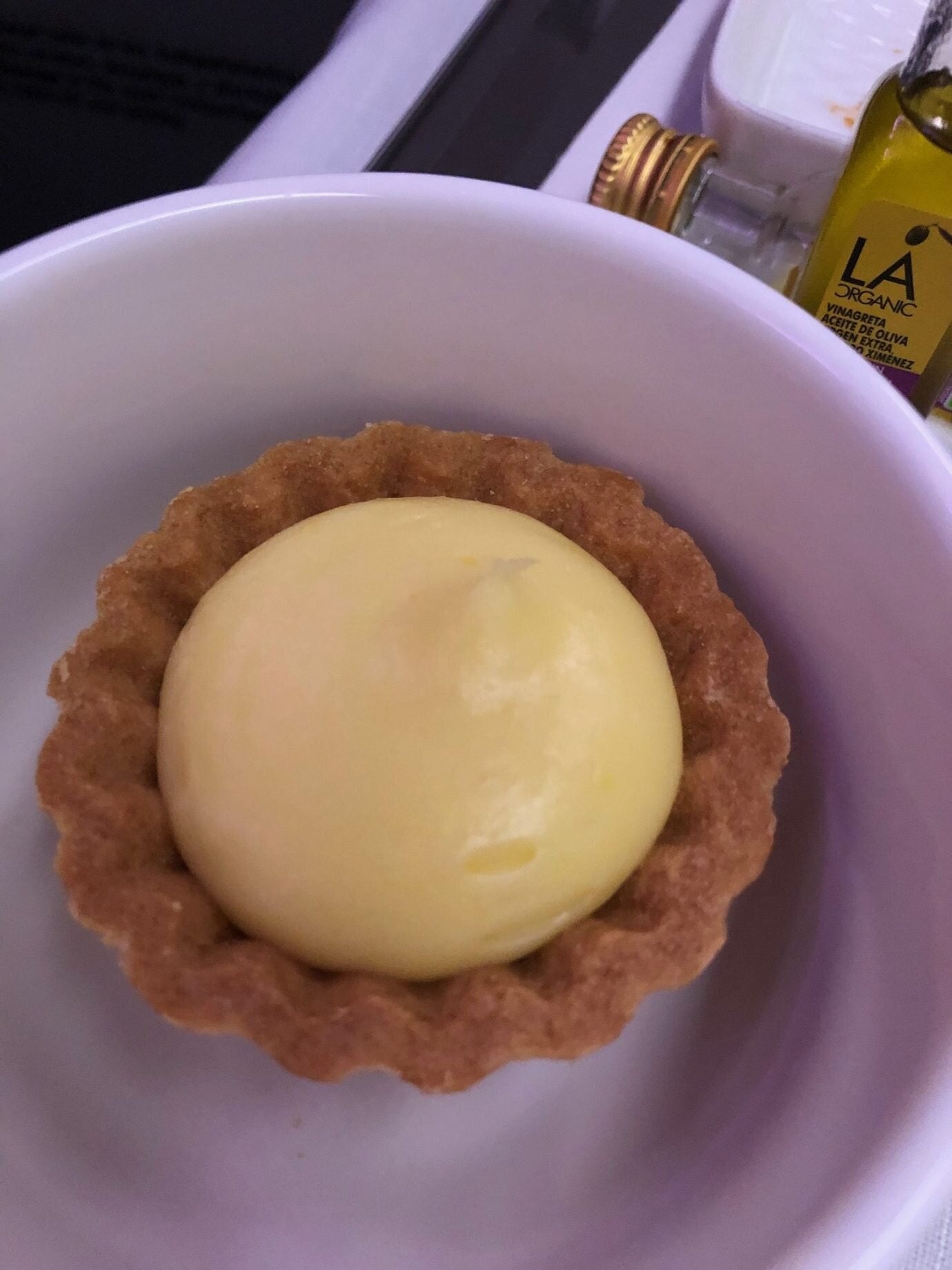 飯後甜點是一小塊檸檬塔,真的很小,直徑大概二英吋,兩三口就吃完了