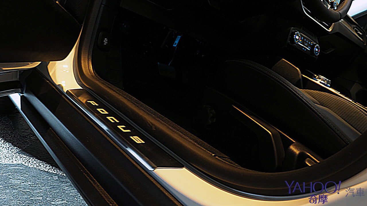 升級17吋大腳及道路標誌識別輔助！Ford Focus陣容調整打造4門TSR車型並確定導入新一代Focus ST！