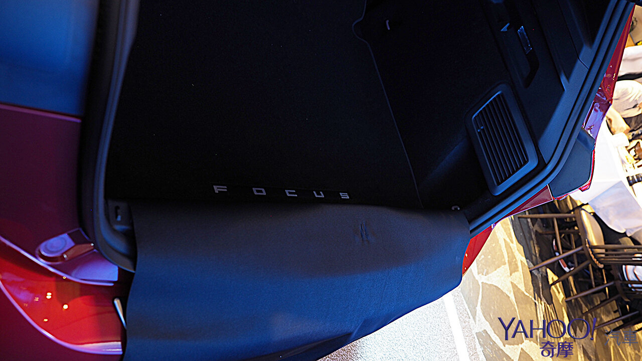 升級17吋大腳及道路標誌識別輔助！Ford Focus陣容調整打造4門TSR車型並確定導入新一代Focus ST！