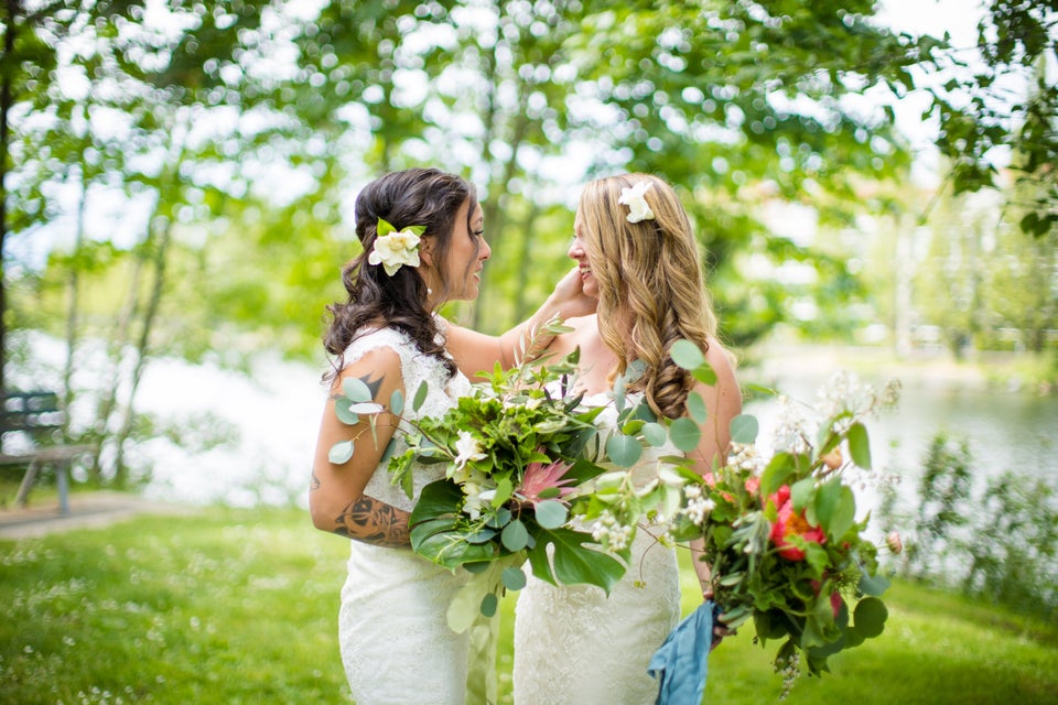 33 Beautiful Lgbtq Wedding Photos That Are Overflowing With Love Huffpost Life 2650