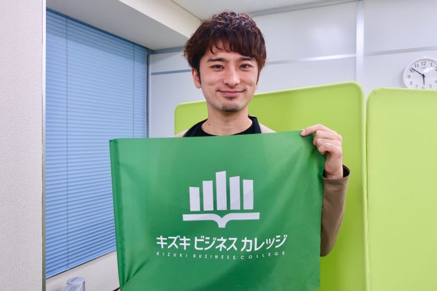 俺はそこまで落ちちゃったの うつ病で退職 ひきこもり あの時感じた挫折感を事業に ハフポスト 俺はそこまで落ちちゃったの うつ病で退職 ひきこもり あの時感じた挫折感を事業に ハフポスト
