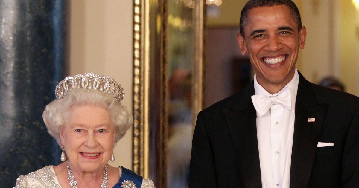 Obama's Old Photographer Is On A Royally Funny Donald Trump-Trolling Roll