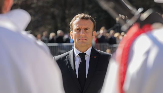 Pourquoi Macron tient tant à célébrer “la part française” du