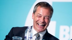 Nigel Farage le dice 