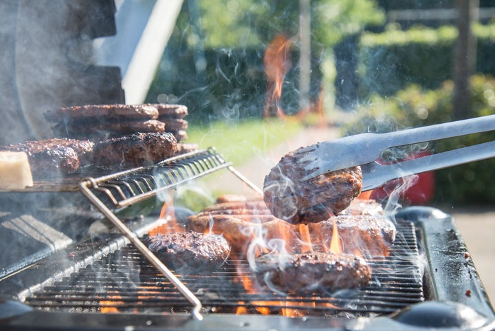 Quand vient le moment de nettoyer la grille du barbecue, Home