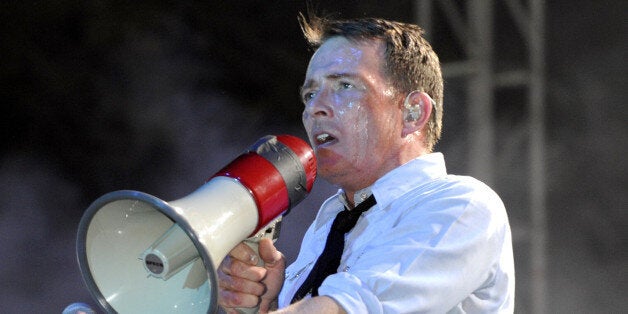 SACRAMENTO, CA - SEPTEMBER 23: Scott Weiland of Stone Temple Pilots performs as part of the Aftershock Music Festival at Discovery Park on September 23, 2012 in Sacramento, California. (Photo by Tim Mosenfelder/Getty Images)