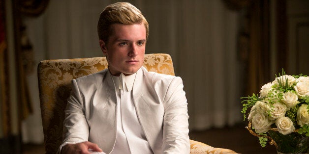 This Lost 'Mockingjay - Part 1' Scene Shows What Happened To Peeta ...