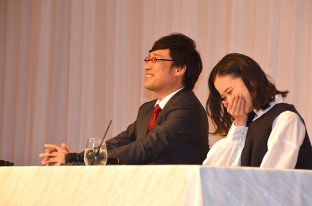 結婚を発表した女優の蒼井優さんと結婚したお笑いコンビ・南海キャンディーズの山里亮太さん