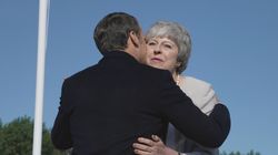 En Normandie, Macron dit “toute son amitié” à May à la veille de sa