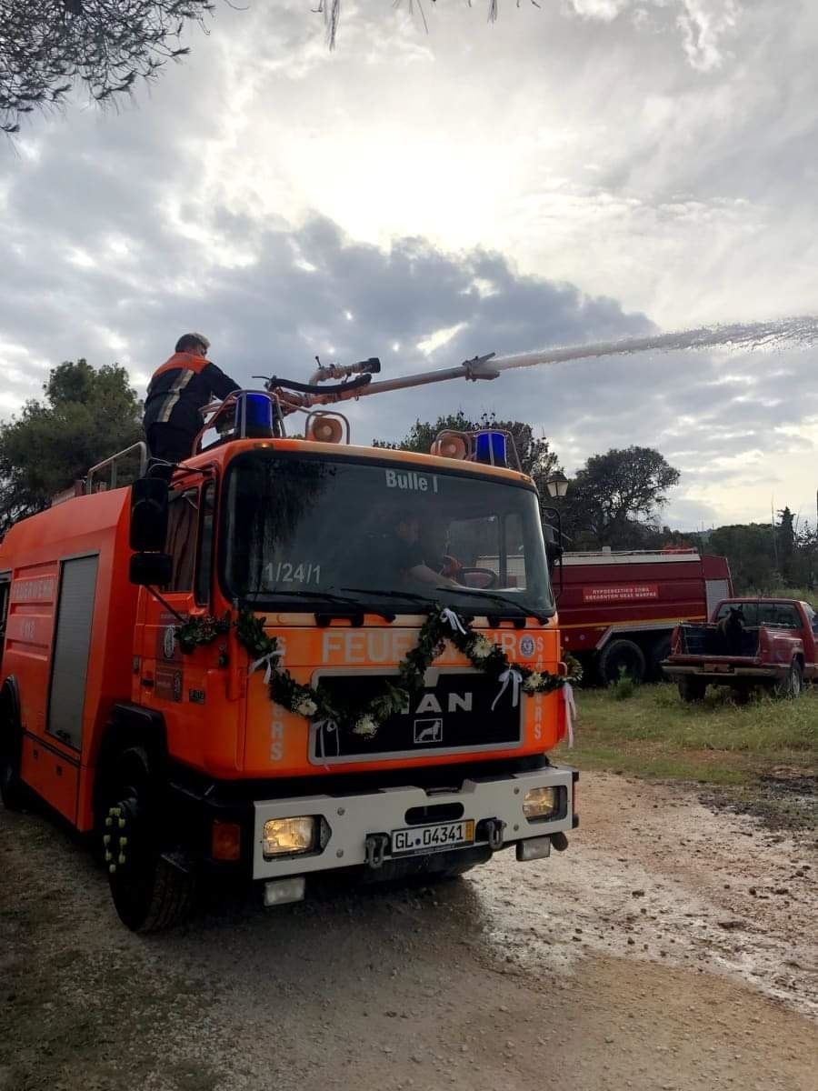 Τα μέλη των SAFeRS εκπαίδευσαν τους Έλληνες εθελοντές στη χρήση των νέων πυροσβεστικών οχημάτων.