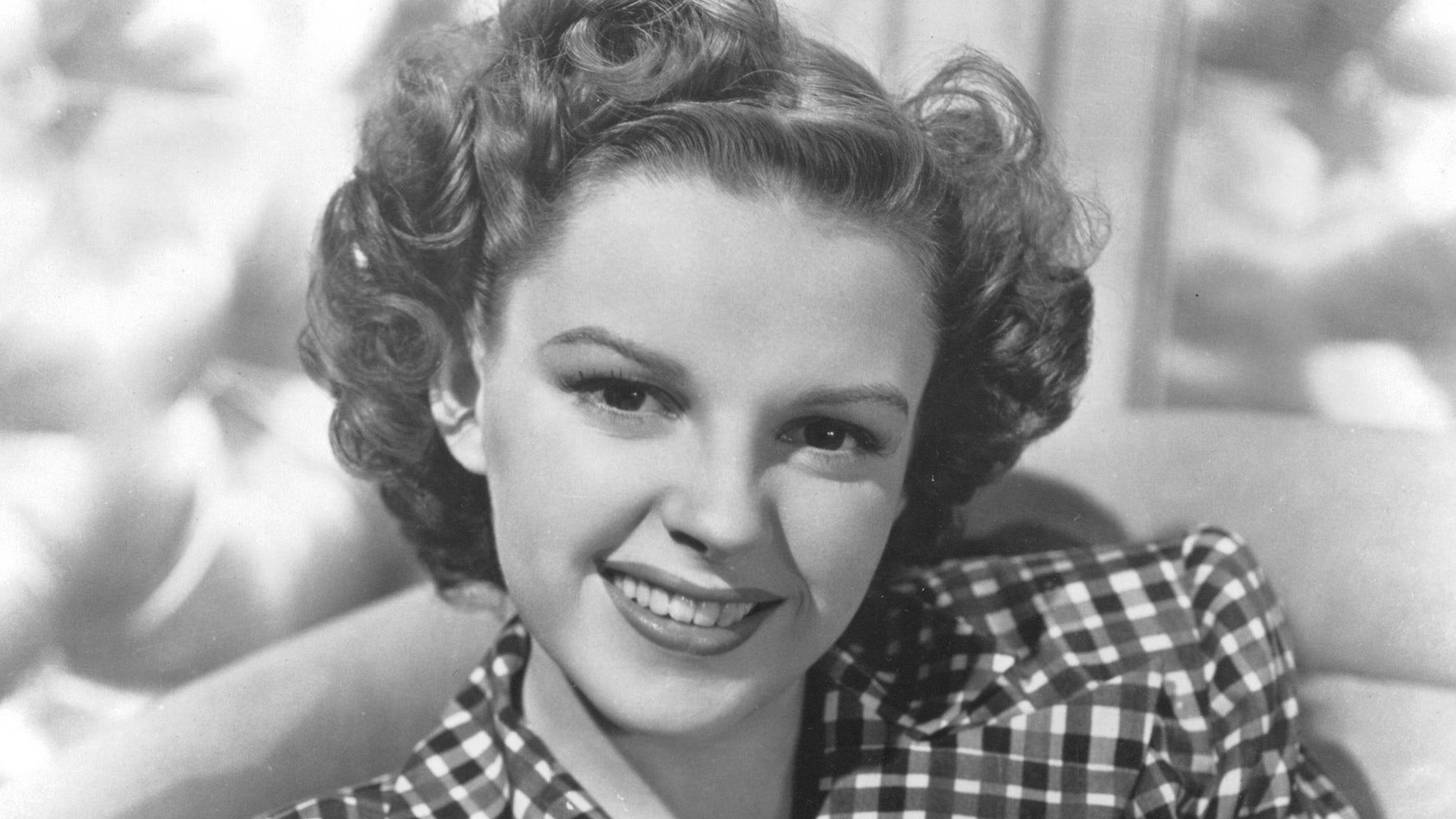 Judy Garland S Career In 31 Stunning Photos Huffpost Life
