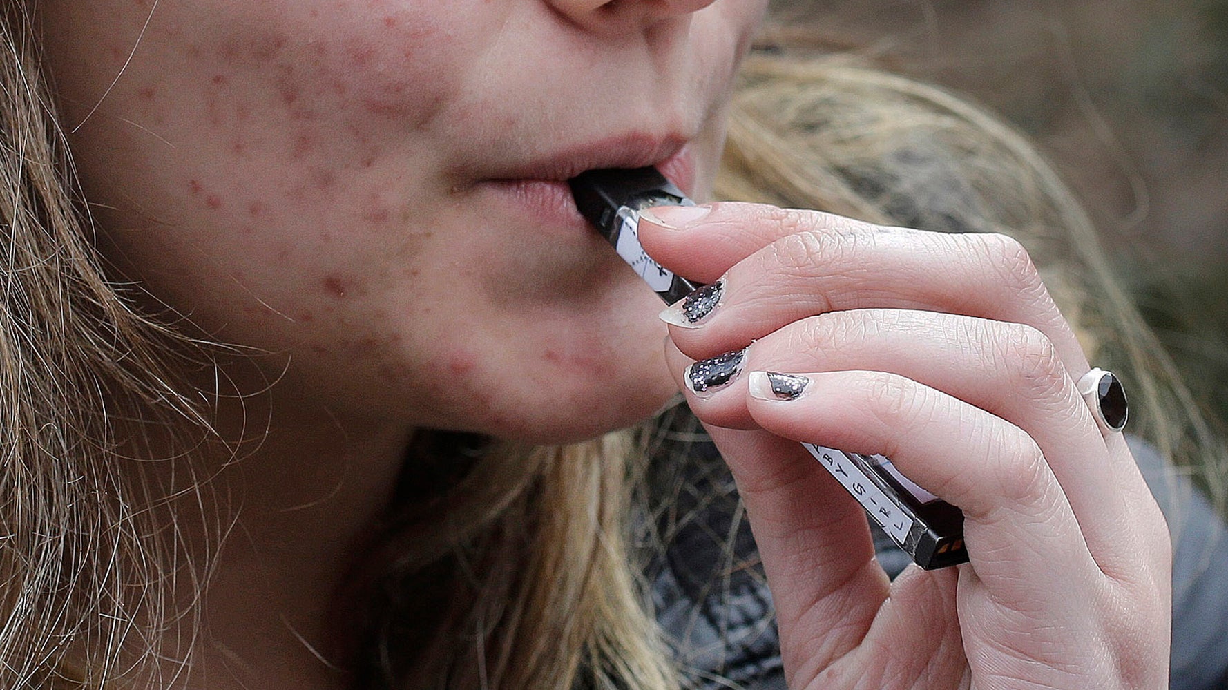 age to buy cigarettes texas Texas Governor Signs Law Raising The State's Legal Smoking Age To 21