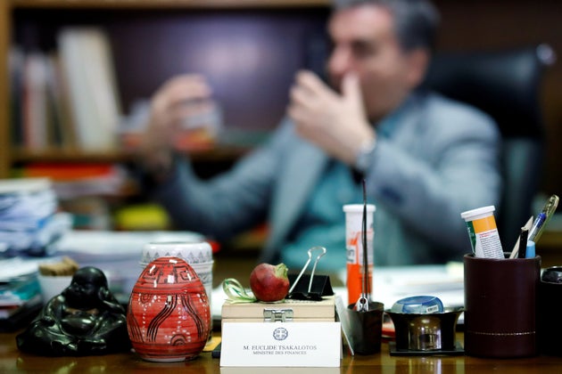 Îι εκκÏεμÏÏηÏÎµÏ ÏοÏ
θα ÏÏÎÏει να ÏειÏιÏÏεί ο νÎÎ¿Ï Ï
ÏοÏ
ÏγÏÏ ÎικονομικÏν μεÏά ÏιÏ